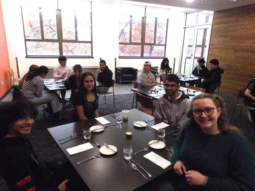 Students earing in cafe during field trip